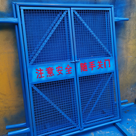 施工电梯门