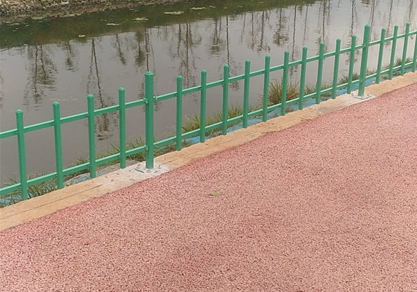 草坪护栏